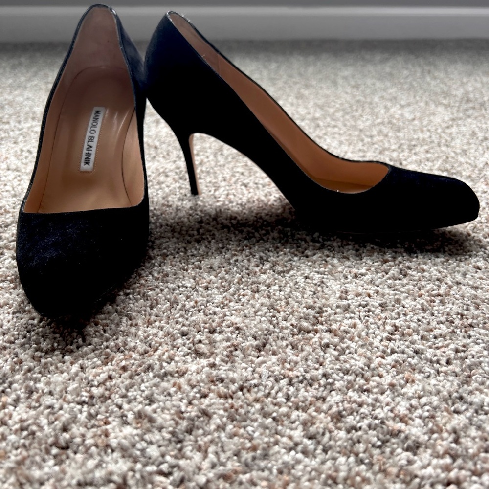 Manolo Blahnik Fokapump 90 black suede pump size 38.5